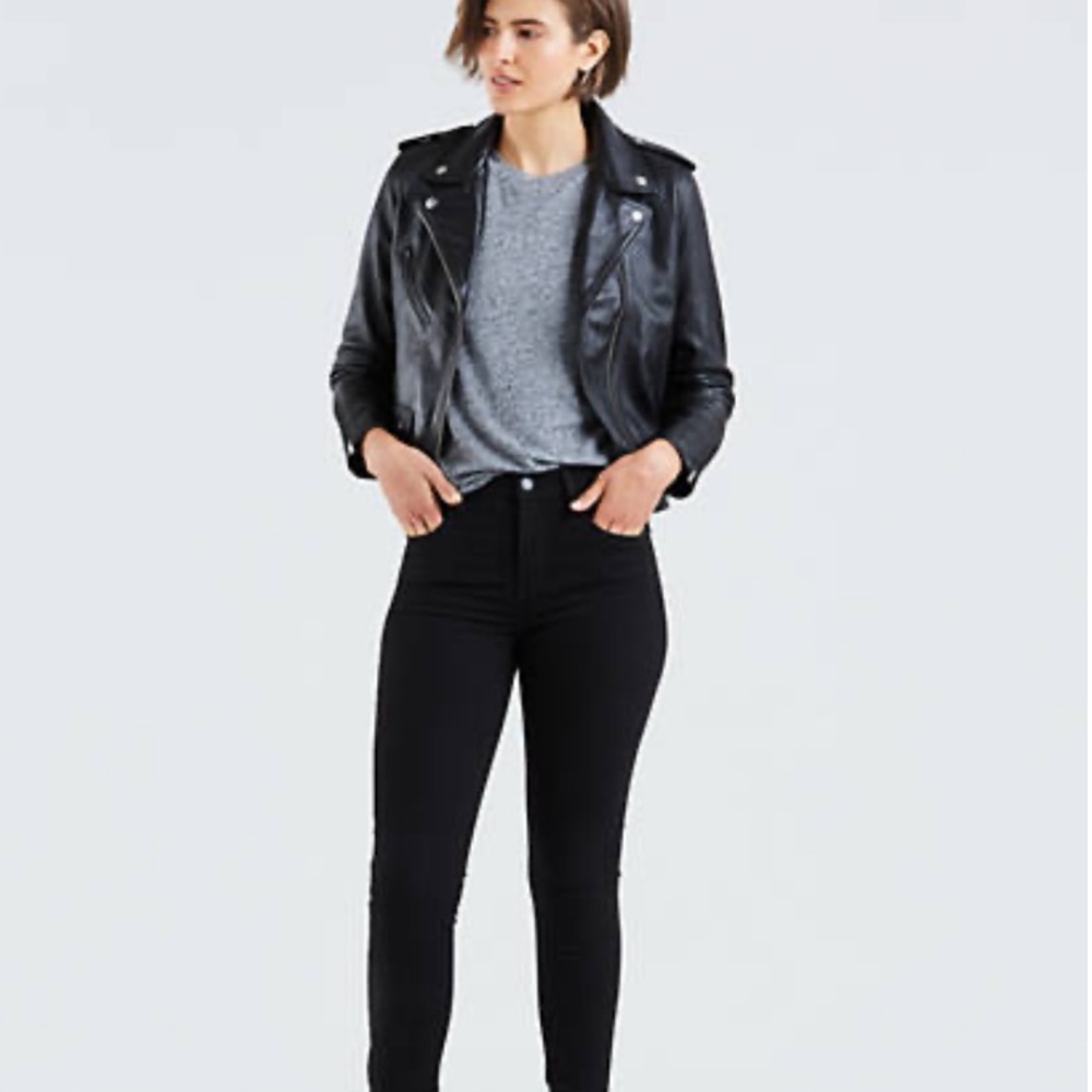 Black Levi’s 721 High Rise Skinny Jean